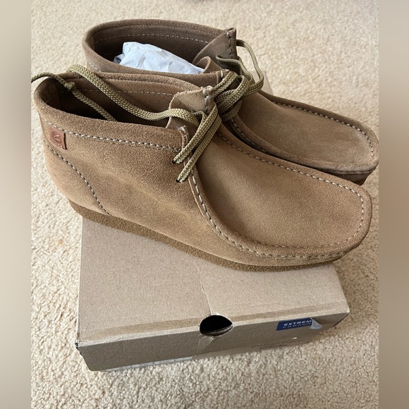 New in box unused men's Clark chukka boot size US 10.5 - Picture 7 of 9